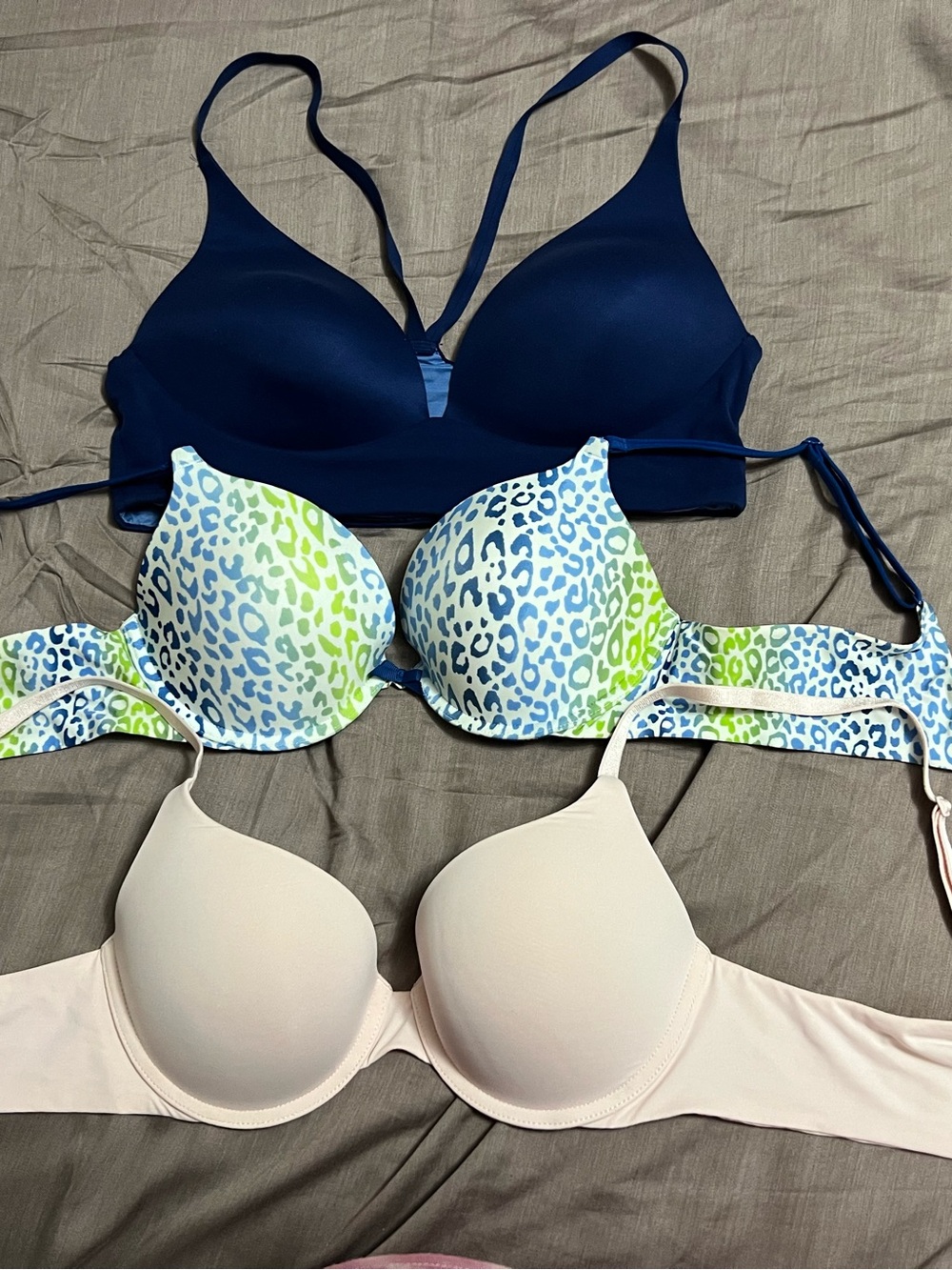 3 pcs Victoria’s Secret 36B Assorted Bra Lot - Picture 5 of 6